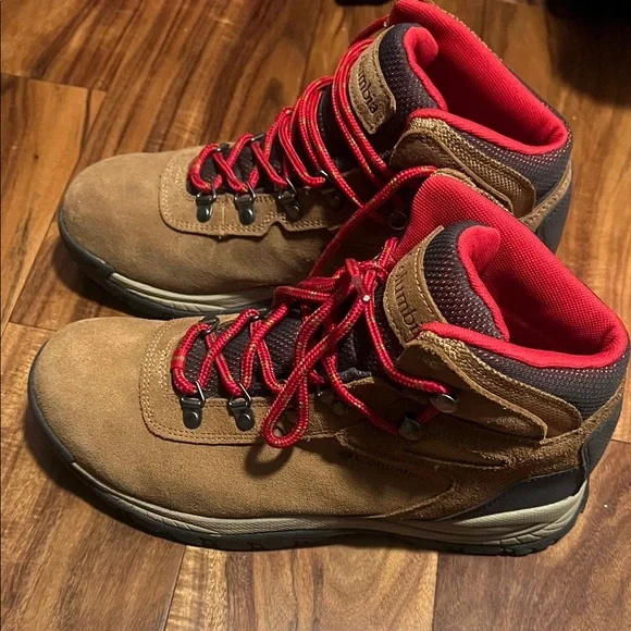 Columbia Tan Hiking Boots with Red Laces - Picture 2 of 4